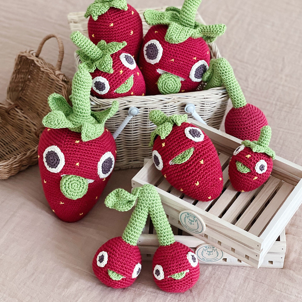 Hochet Fraise en crochet 100% coton bio