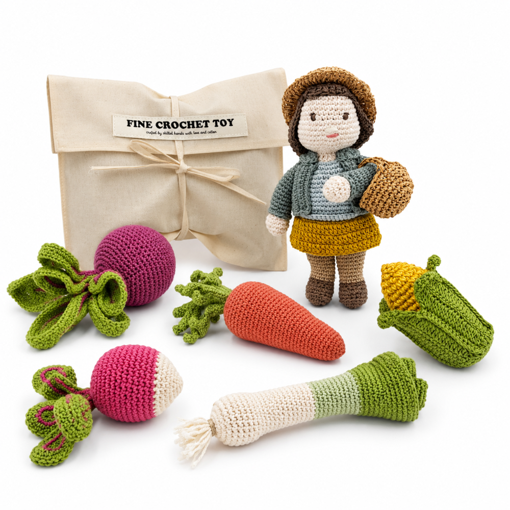 coffret cadeau legumes en crochet pour bebe avec une poupée