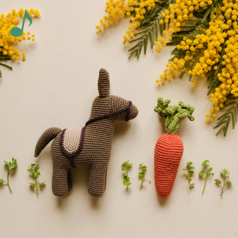 jouet en crochet boite à musique ane et hochet carotte