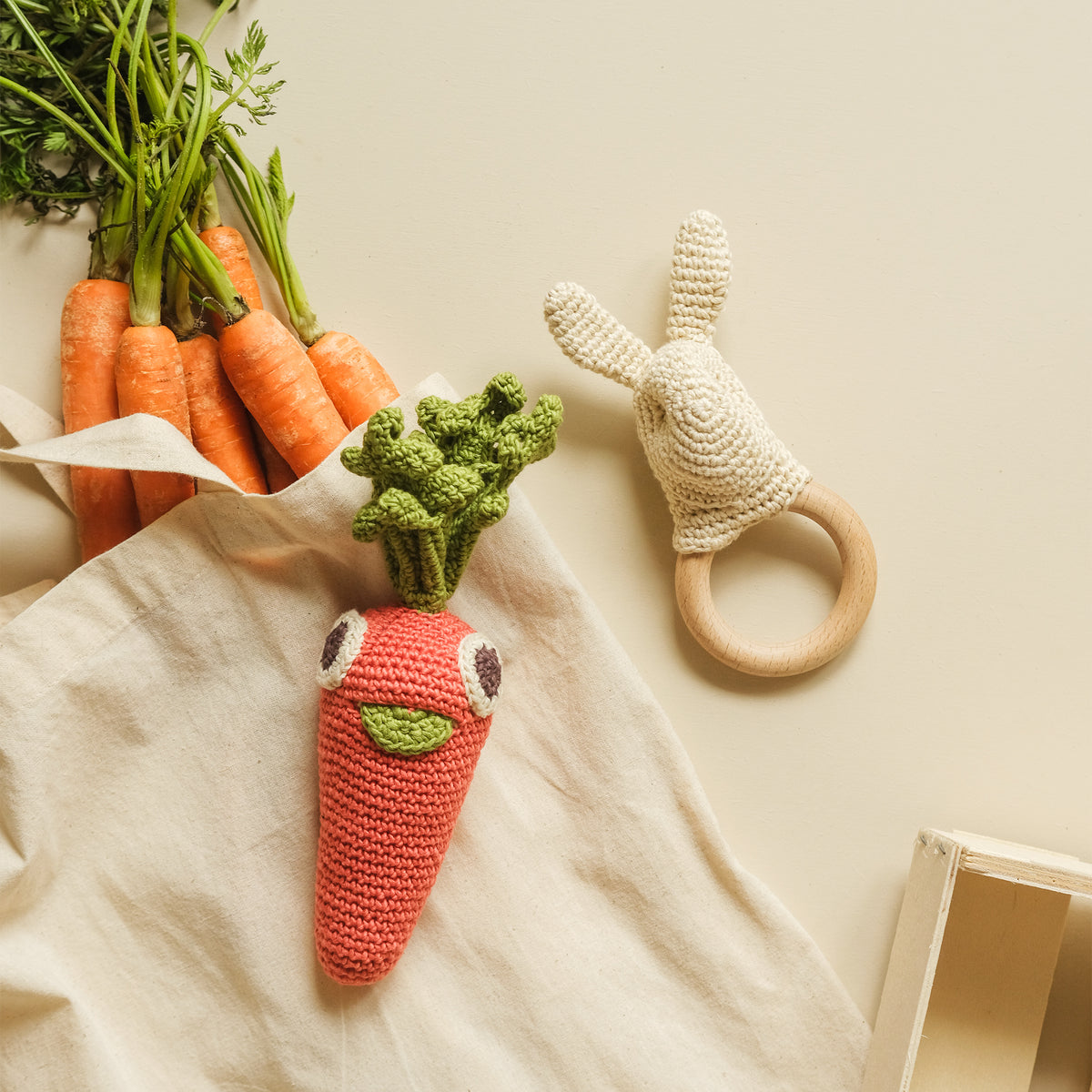Coffret Lapinou & Hochet Carotte 🥕👀🐰 hochet et teether en crochet 100% coton bio