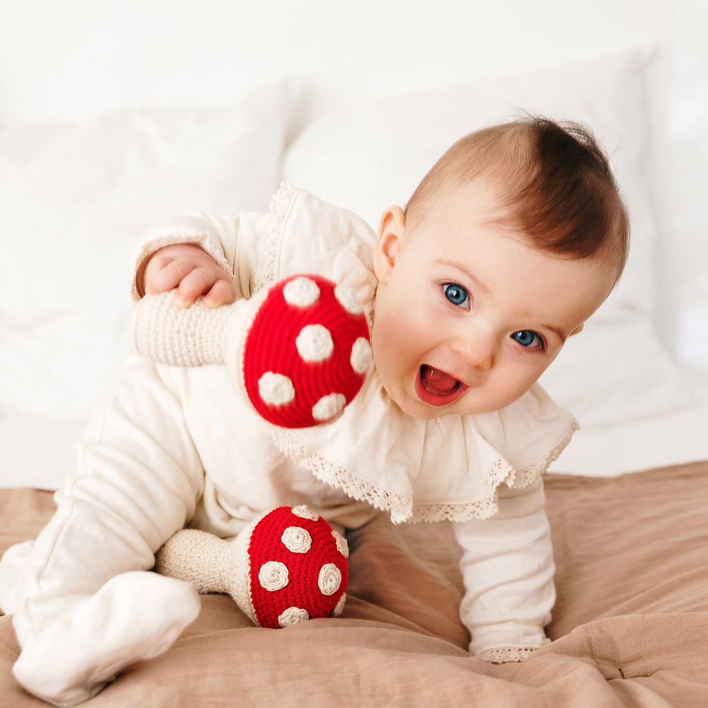 hochet pour bébé en crochet l'amanite