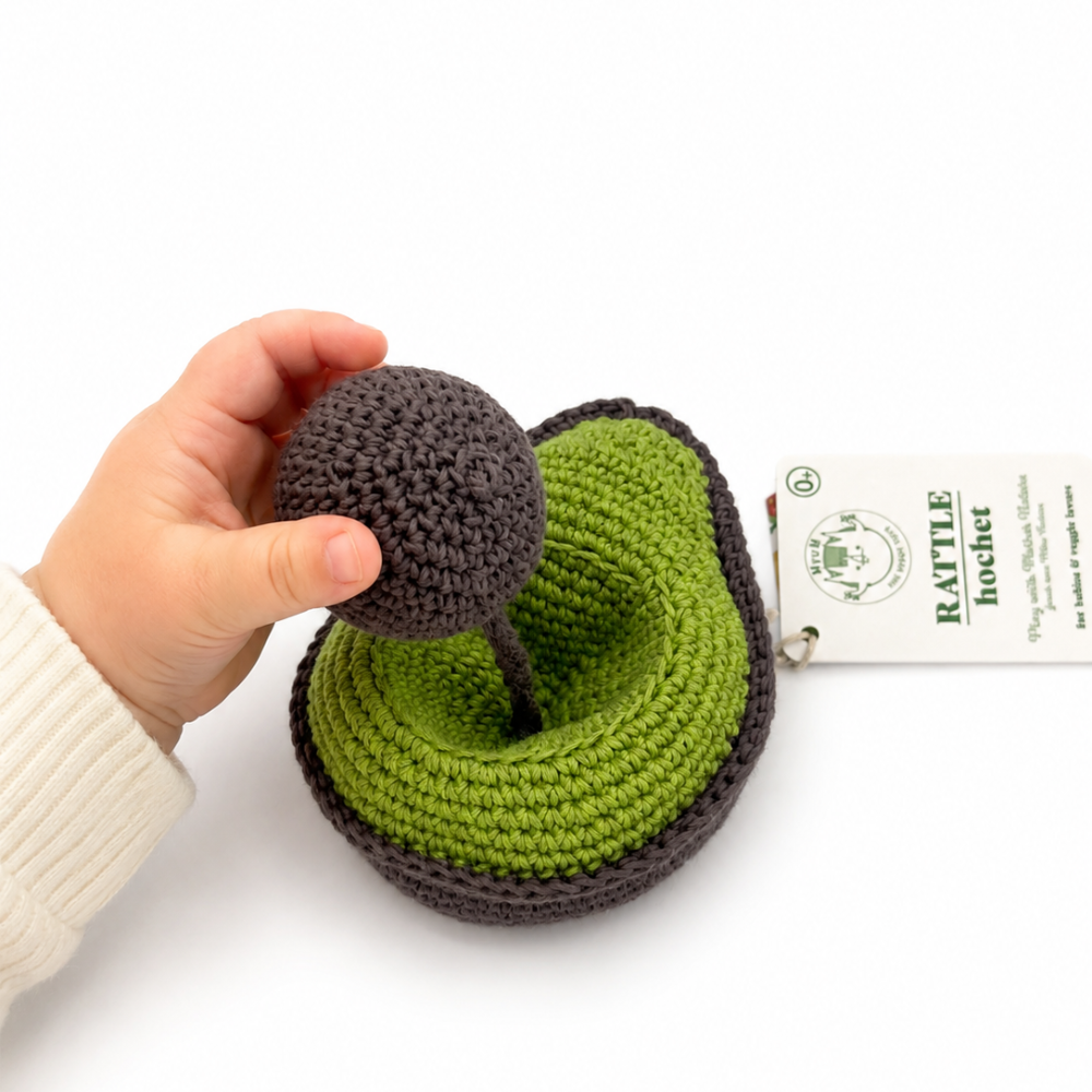 myum-crochet-toy-baby-organic-plush-rattle-avocado