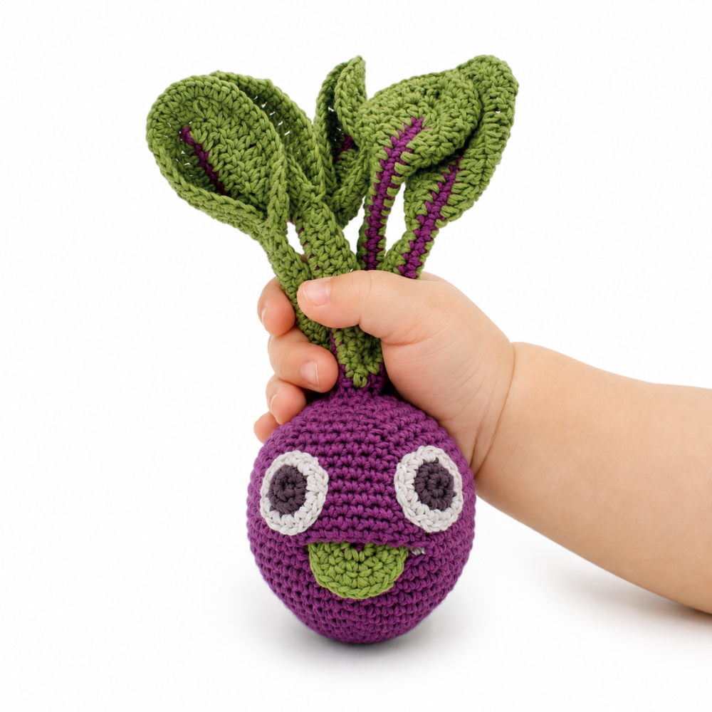 myum-crochet-toy-baby-organic-plush-rattle-beetroot-betterave