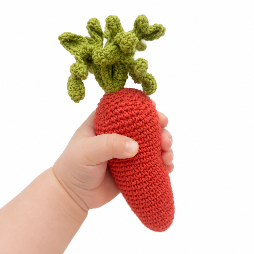 myum-crochet-toy-baby-organic-plush-rattle-carrot