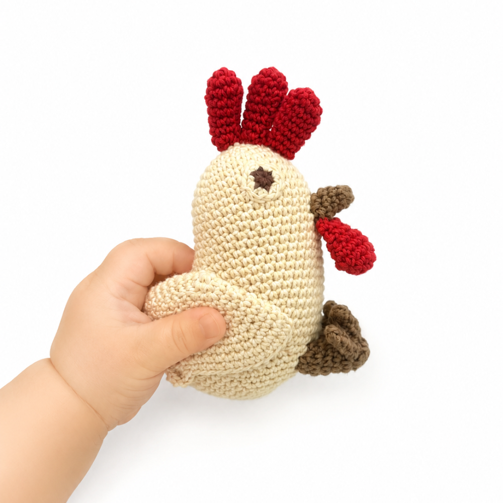 myum-crochet-toy-baby-organic-plush-rattle-chicken