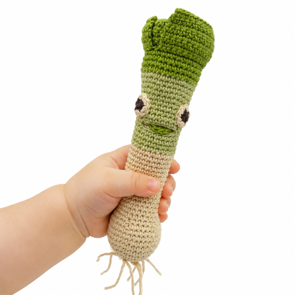 myum-crochet-toy-baby-organic-plush-rattle-leek-handmade