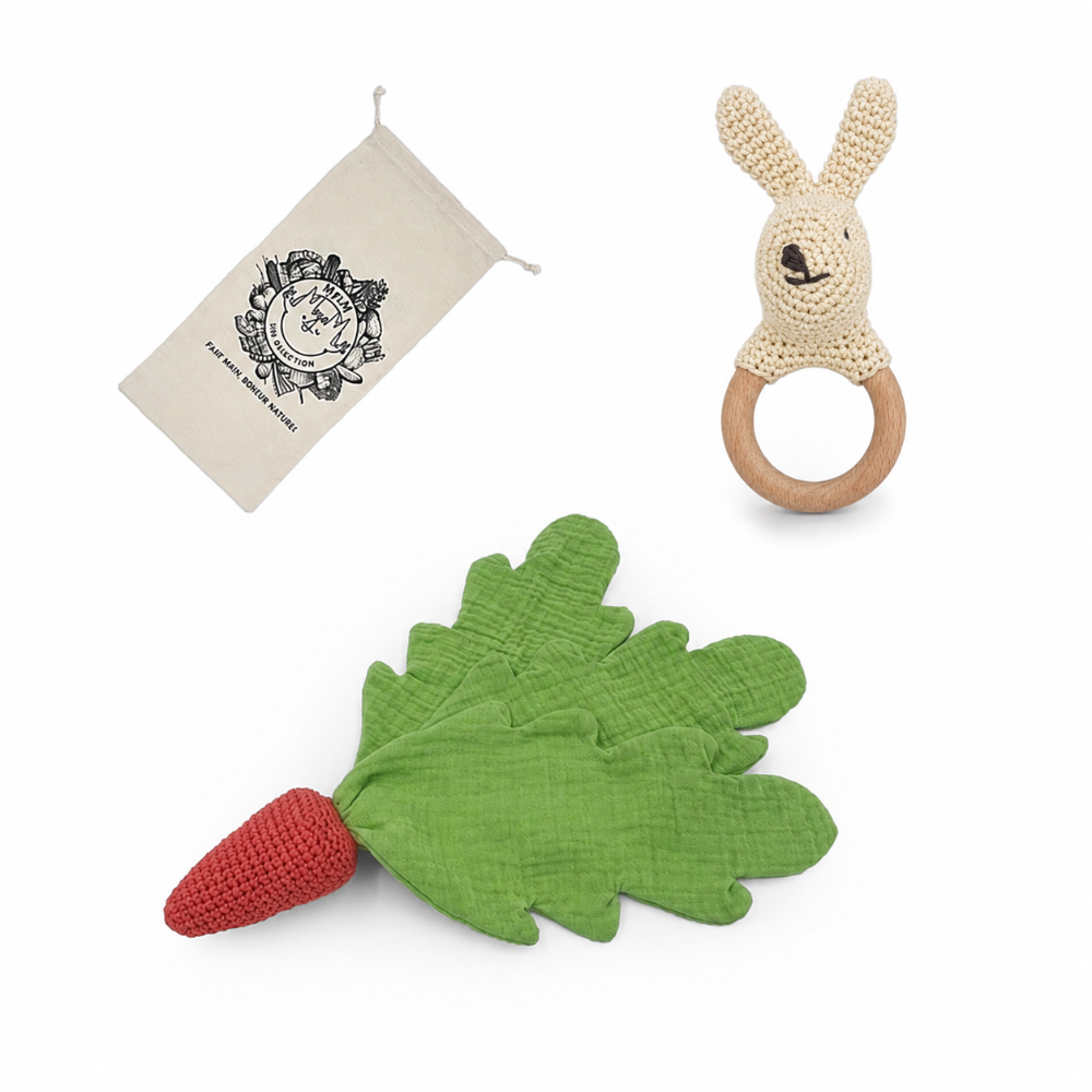 Coffret cadeau de jouets bébé en crochet de coton bio MYUM teether lapin et doudou carotte en crochet - MYUM