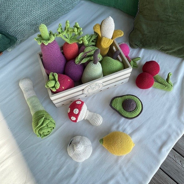 myum-crochet-toy-baby-organic-plush-rattle-beetroot-handmade